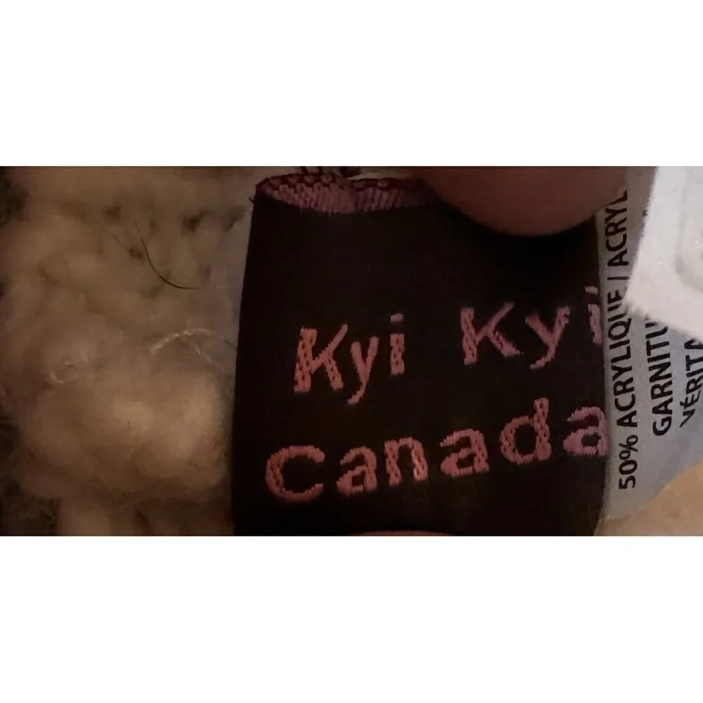 Kyi Kyi Canada Cream Classic Fur Pom Knit Beanie O/S